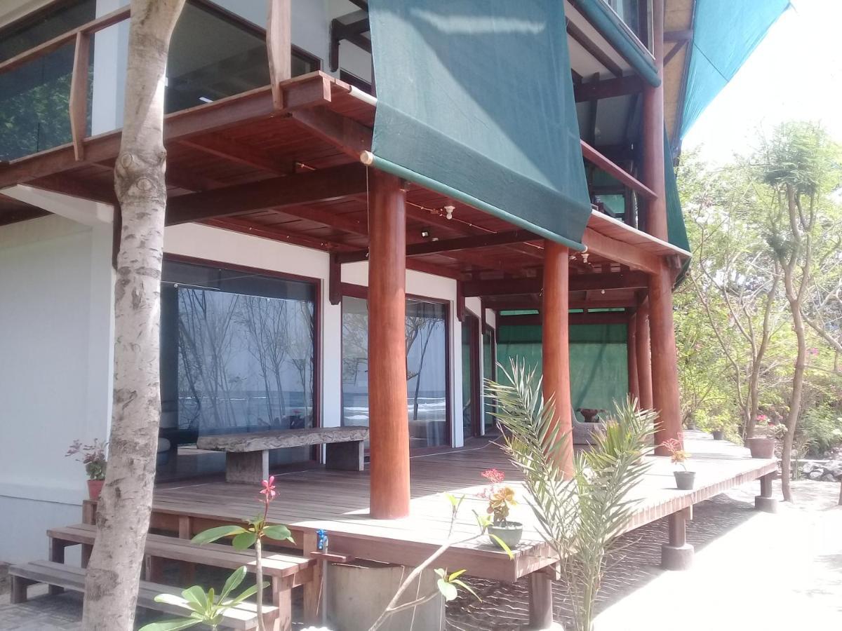 Inn Castaway Surf Retreat 1