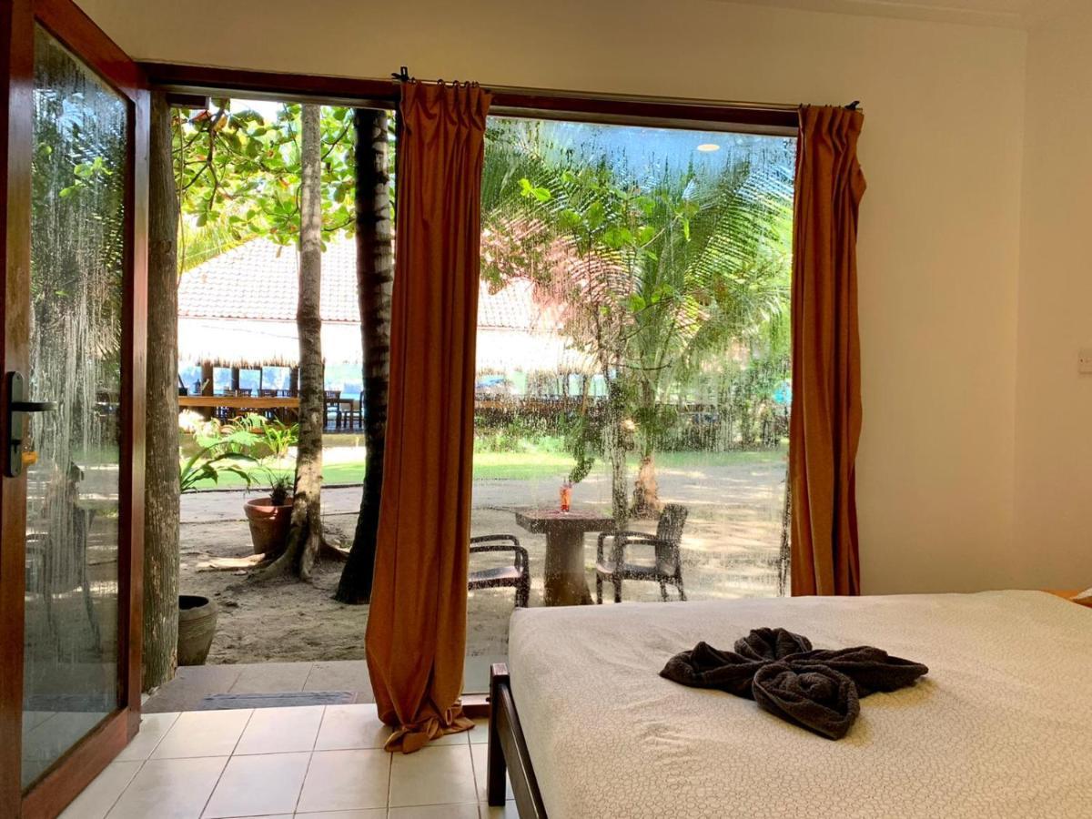 Inn Castaway Surf Retreat 1